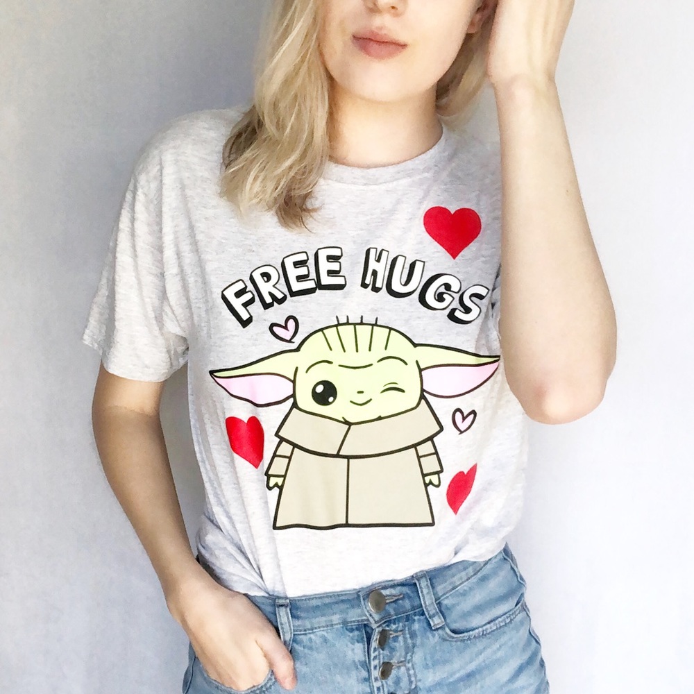 Free‎ Hugs NWOT Grogu Baby Yoda Graphic Tee
